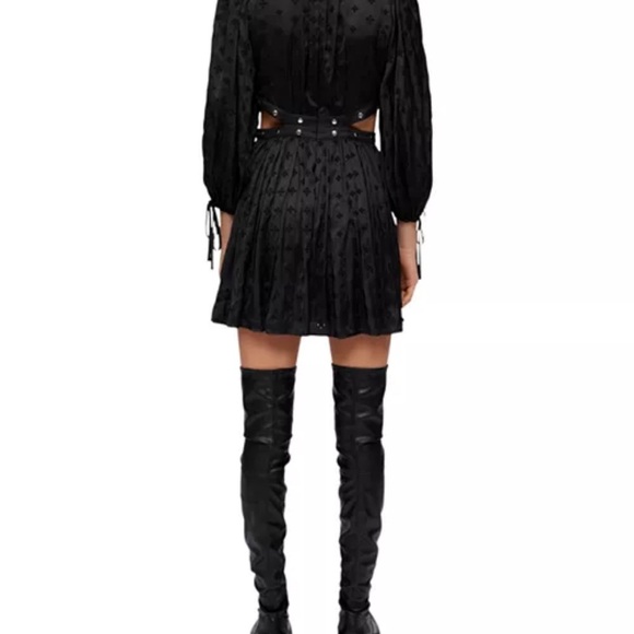 Chic Black Long Sleeve Dress with Cutout Details - Picture 6 of 6